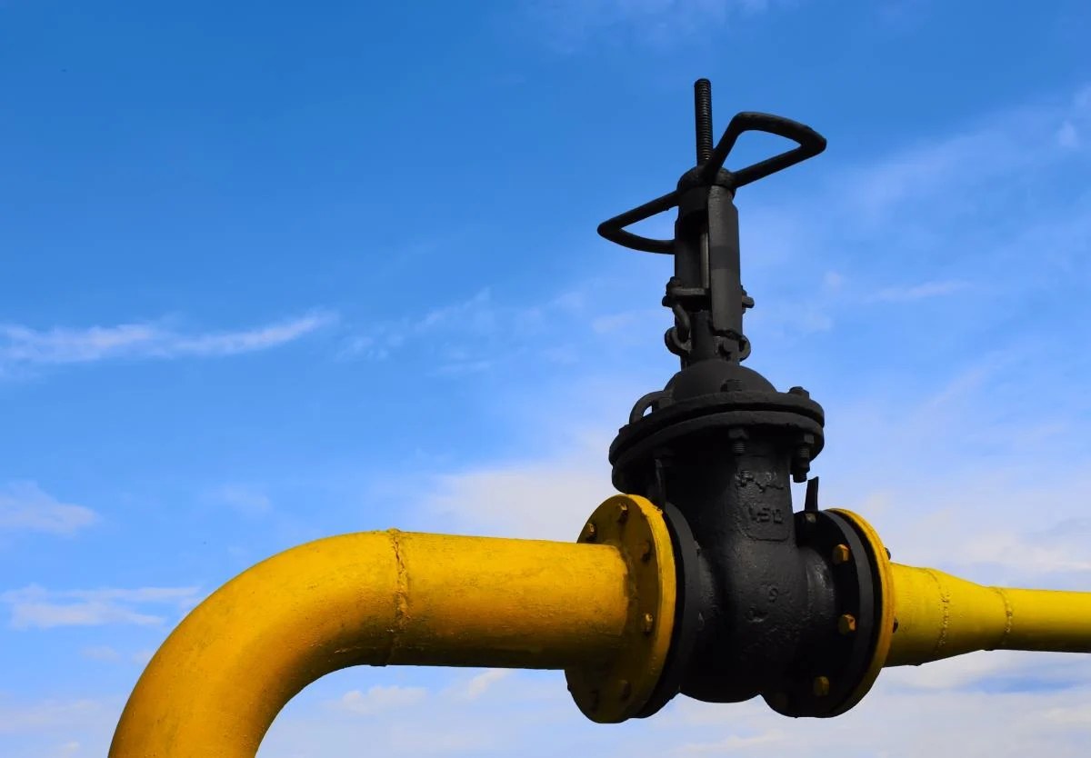 Логотипи ДТЕК і Halliburton — символічне зображення партнерства у газовидобувній галузі