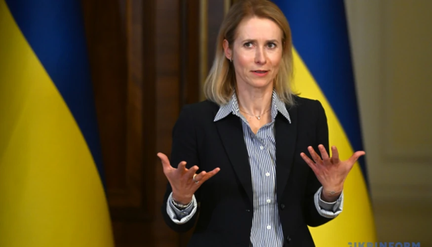 Кая Каллас під час спілкування з журналістами перед засіданням Ради ЄС у форматі оборони