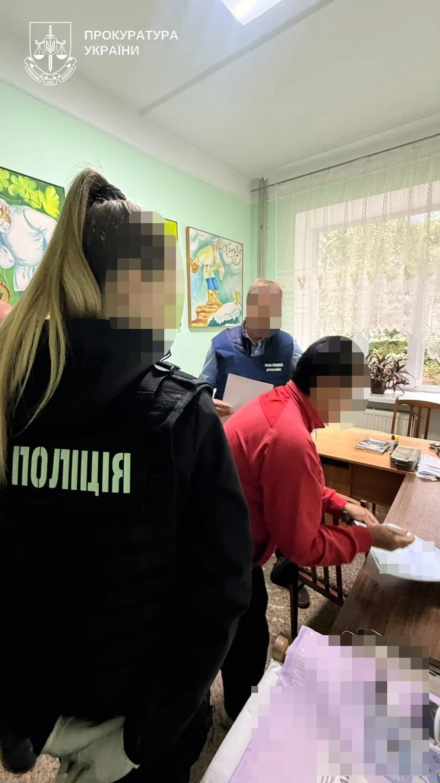 Медична документація та телефони, вилучені під час обшуків у фігурантів справи