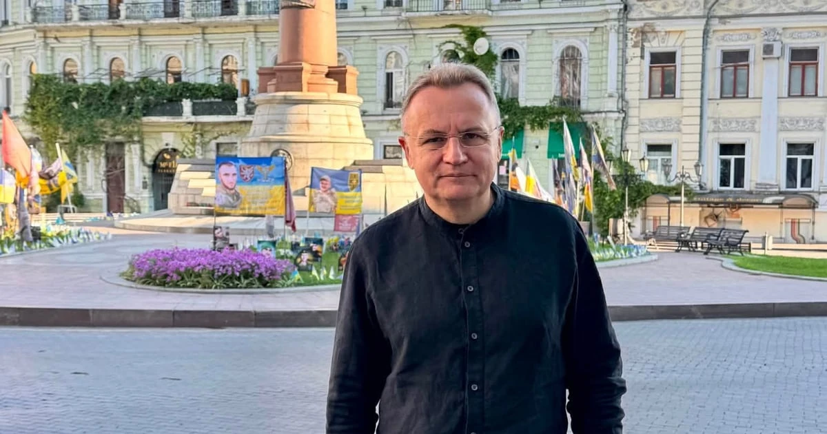 Пристрій з антеною та SIM-карткою, знайдений в автомобілі Андрія Садового