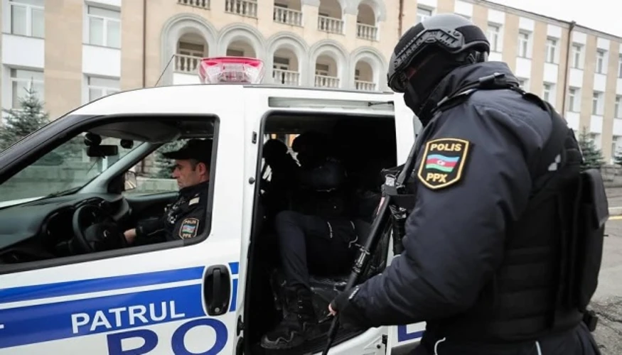 Поліція біля шкіл у Баку під час протестів через заборону хіджабів